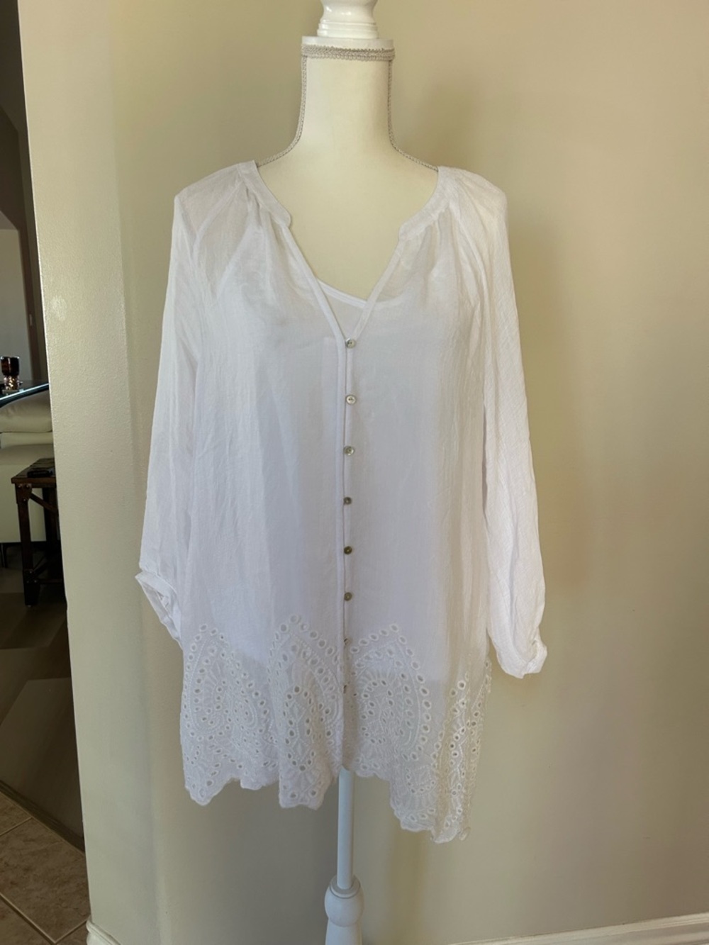 Figueroa & Flower sheer top with large embroidered eyelet bottom - Picture 2 of 12
